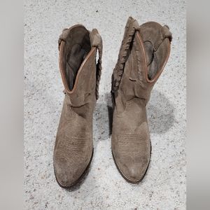 Used Ariat Cowgirl Boots